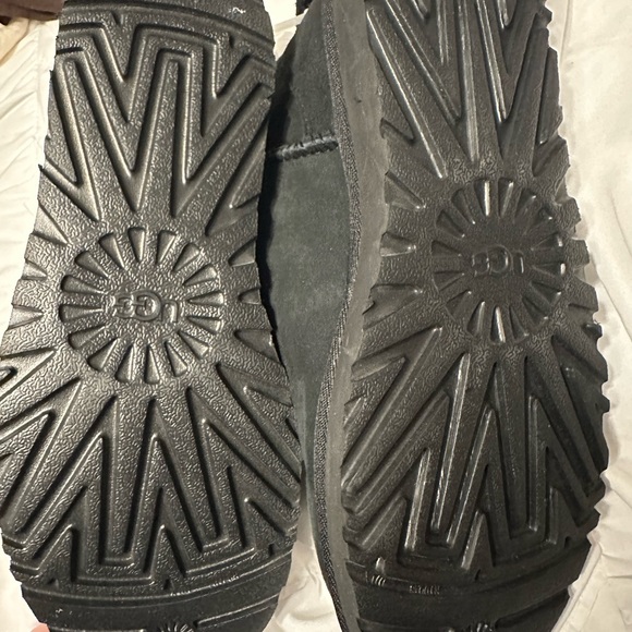 Authentic UGG short boots never worn. - Picture 6 of 8